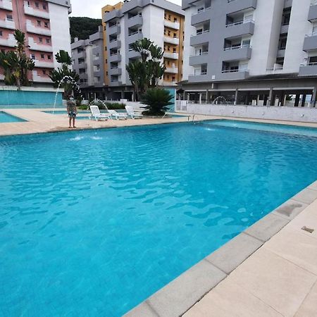 Apartamento com piscina em Ubatuba perto da praia Exterior foto